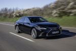 Lexus ES300h with Digital Side-View Monitor 2020 года (EU)